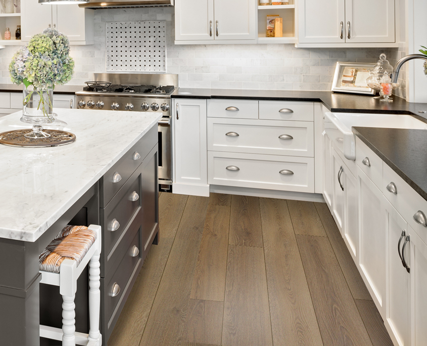 National-Flooring-Products-832 RE-TL Oak (Cushion) Laminate EST Collection Room Scene